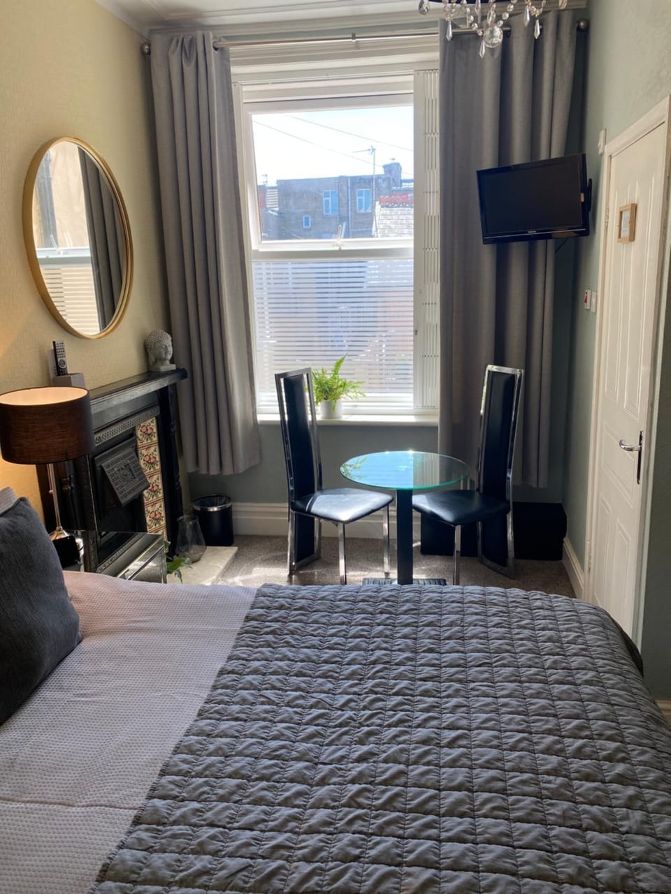 Bed, Seating area