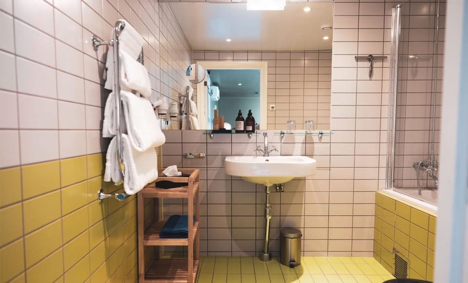 Bathroom, Bath