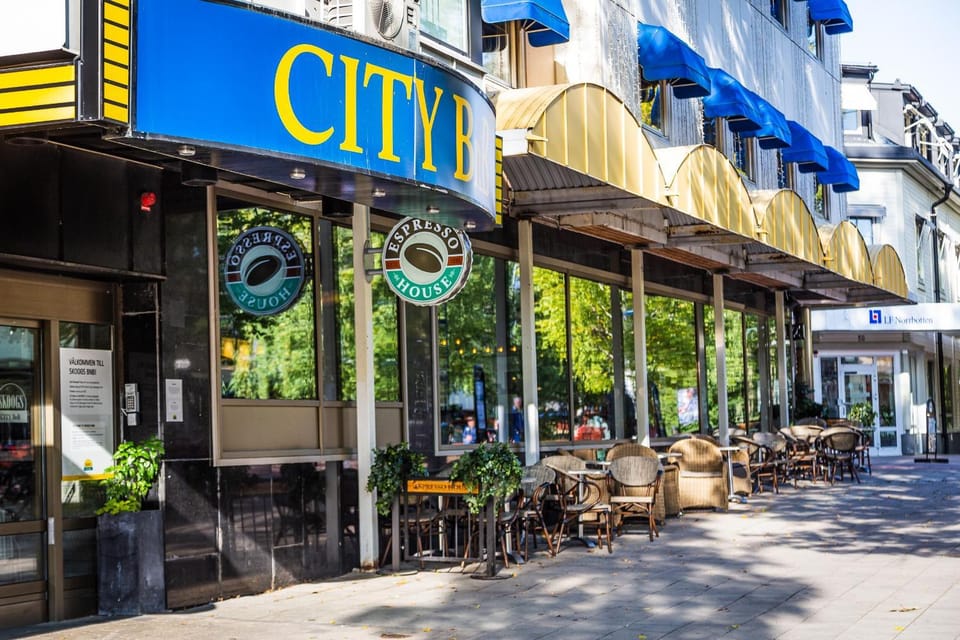 Property building, Day, Neighbourhood, Street view, Location