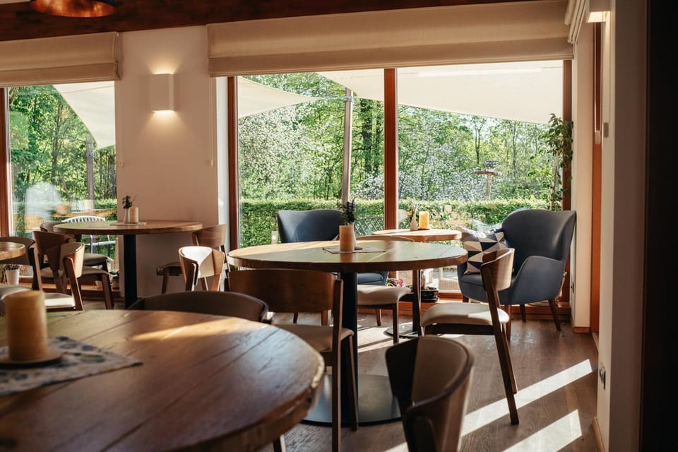 Restaurant/places to eat, Dining area