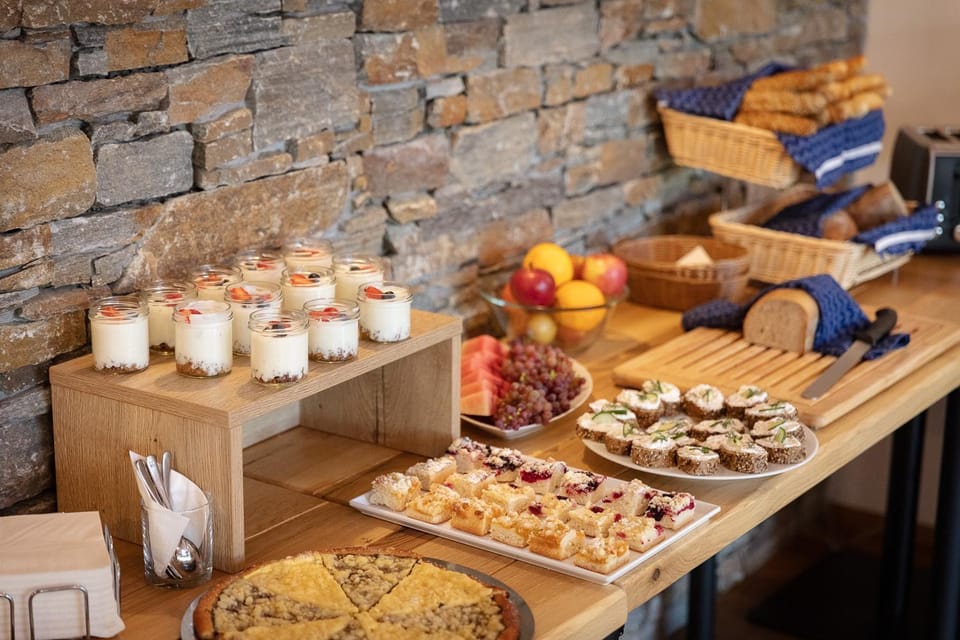 Breakfast, Continental breakfast, Buffet breakfast