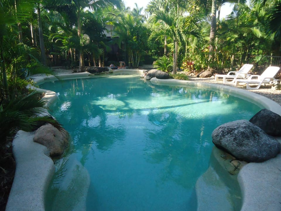 Swimming pool, Swimming pool