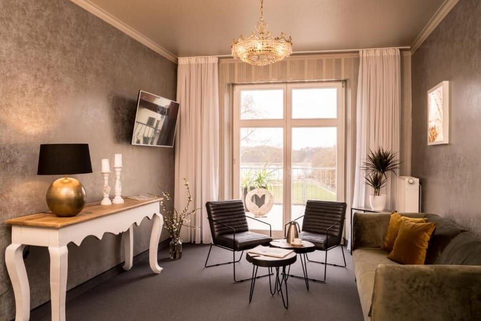 Communal lounge/ TV room, Seating area
