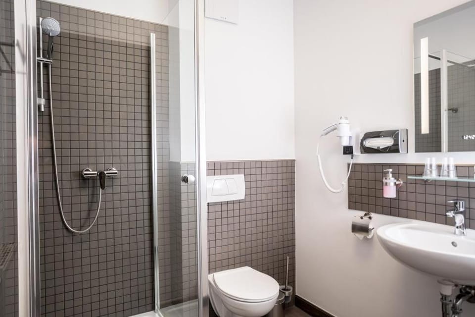 Shower, Toilet, Bathroom