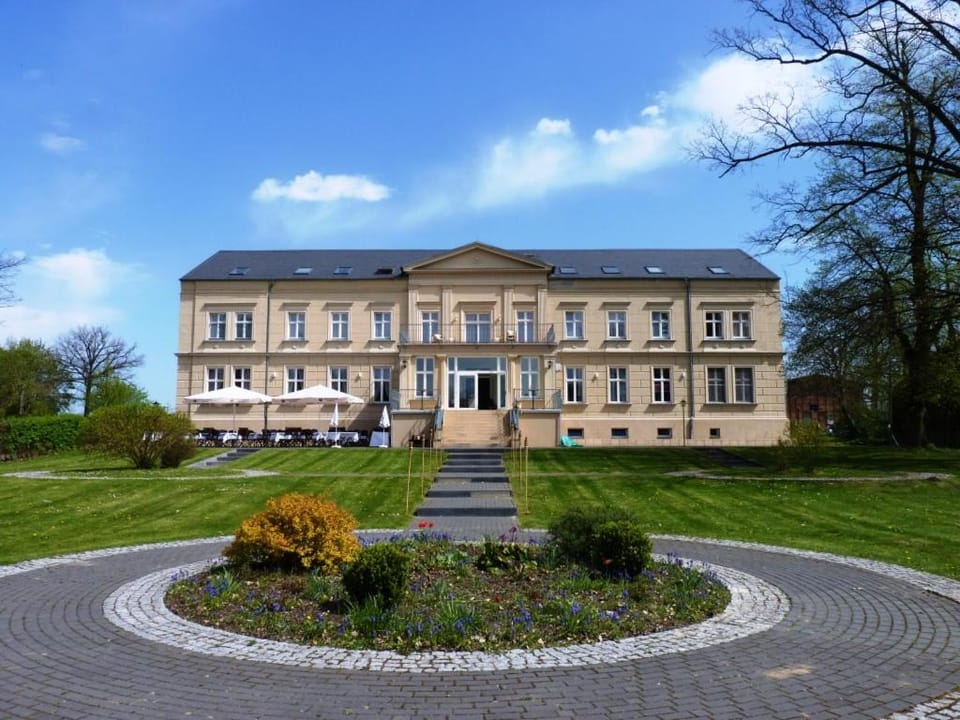 Property building, Garden