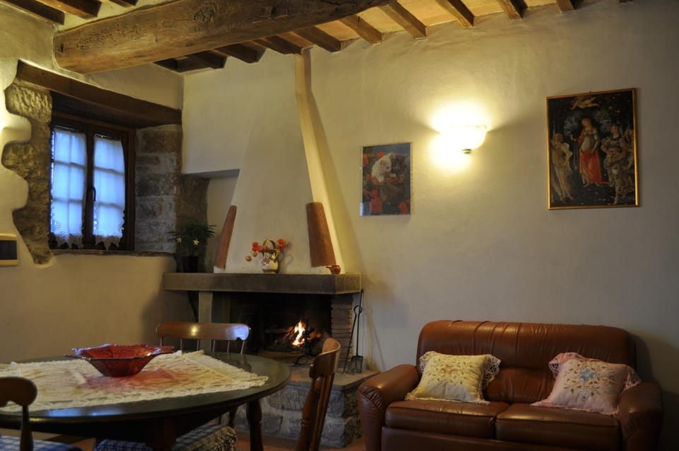 Winter, Living room, Photo of the whole room, Decorative detail, Dining area