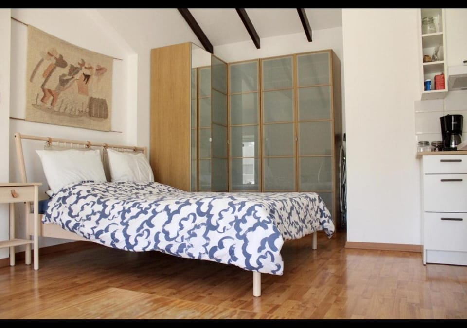 Bed, Kitchen or kitchenette, Bedroom, wardrobe