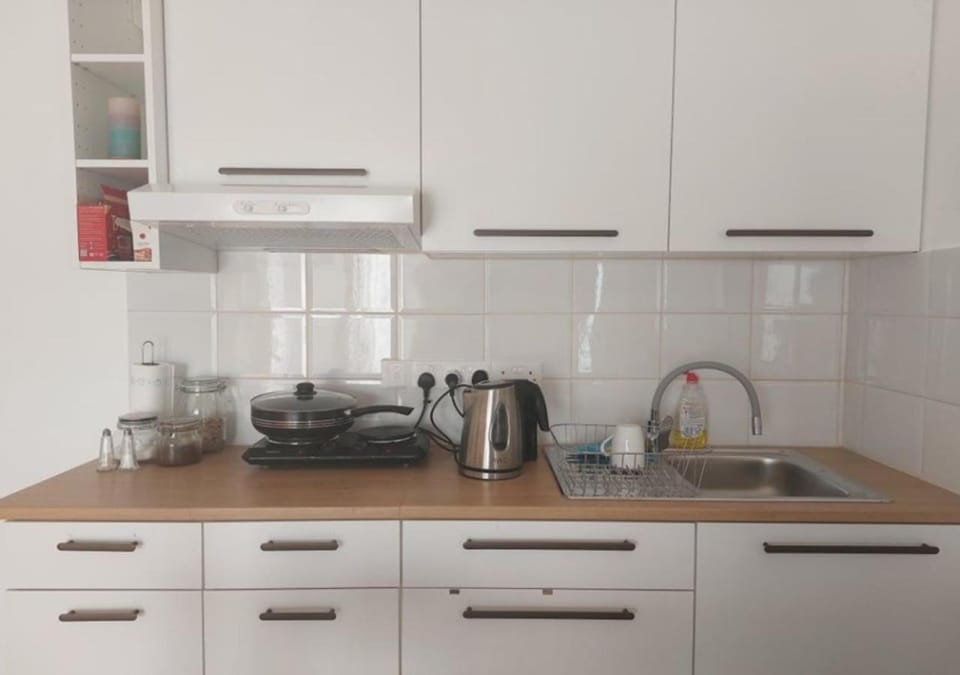Coffee/tea facilities, Kitchen or kitchenette, stove, toaster
