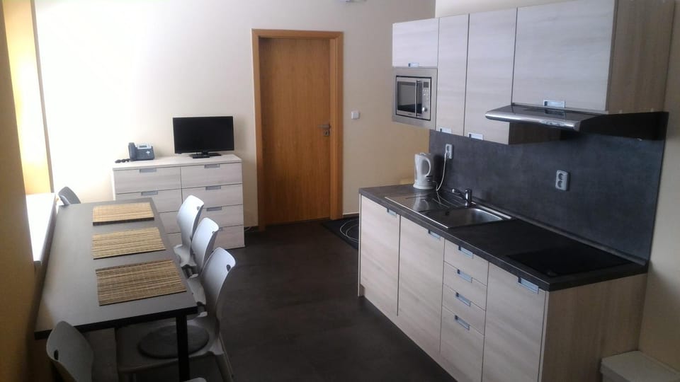TV and multimedia, Kitchen or kitchenette, Dining area