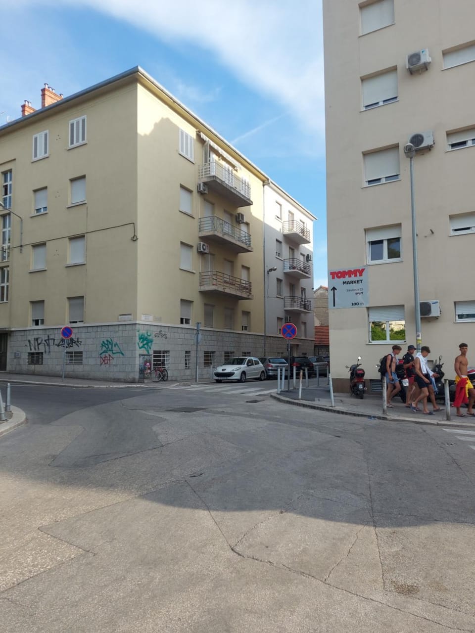 Day, Neighbourhood, Street view, Location, Parking