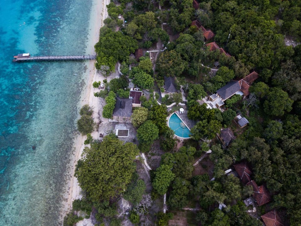 Property building, Nearby landmark, Day, Natural landscape, Bird's eye view, Beach, Pool view, Sea view, Swimming pool