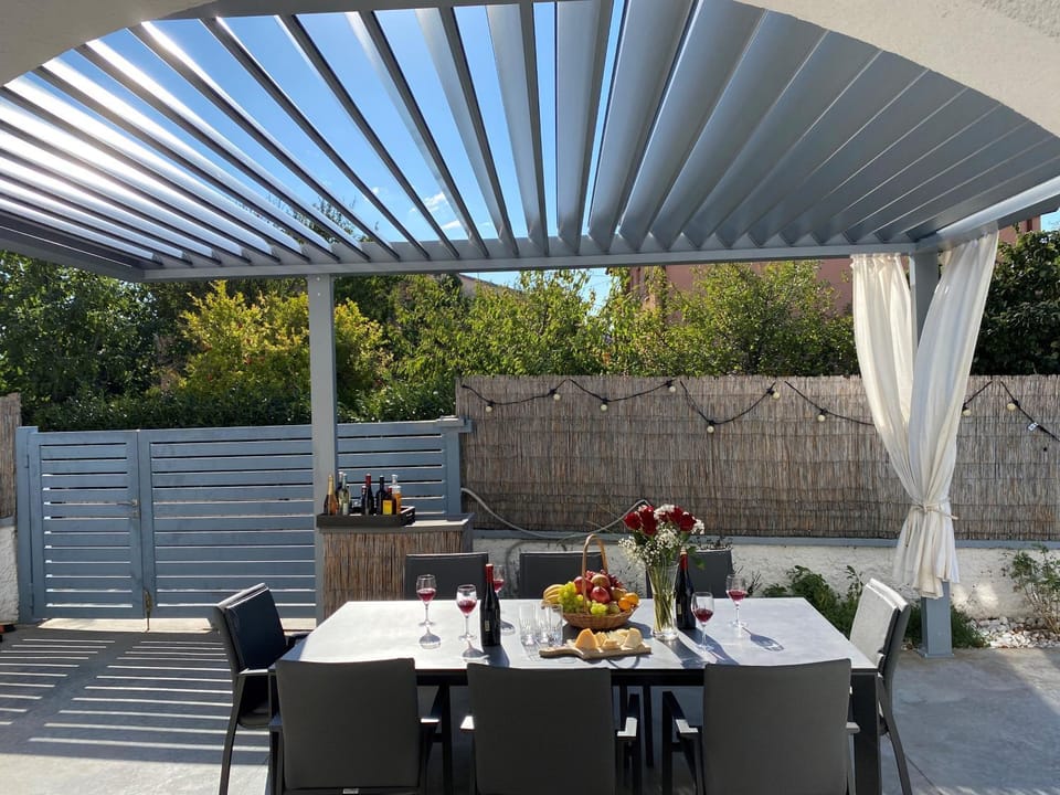 Patio, Restaurant/places to eat, Balcony/Terrace