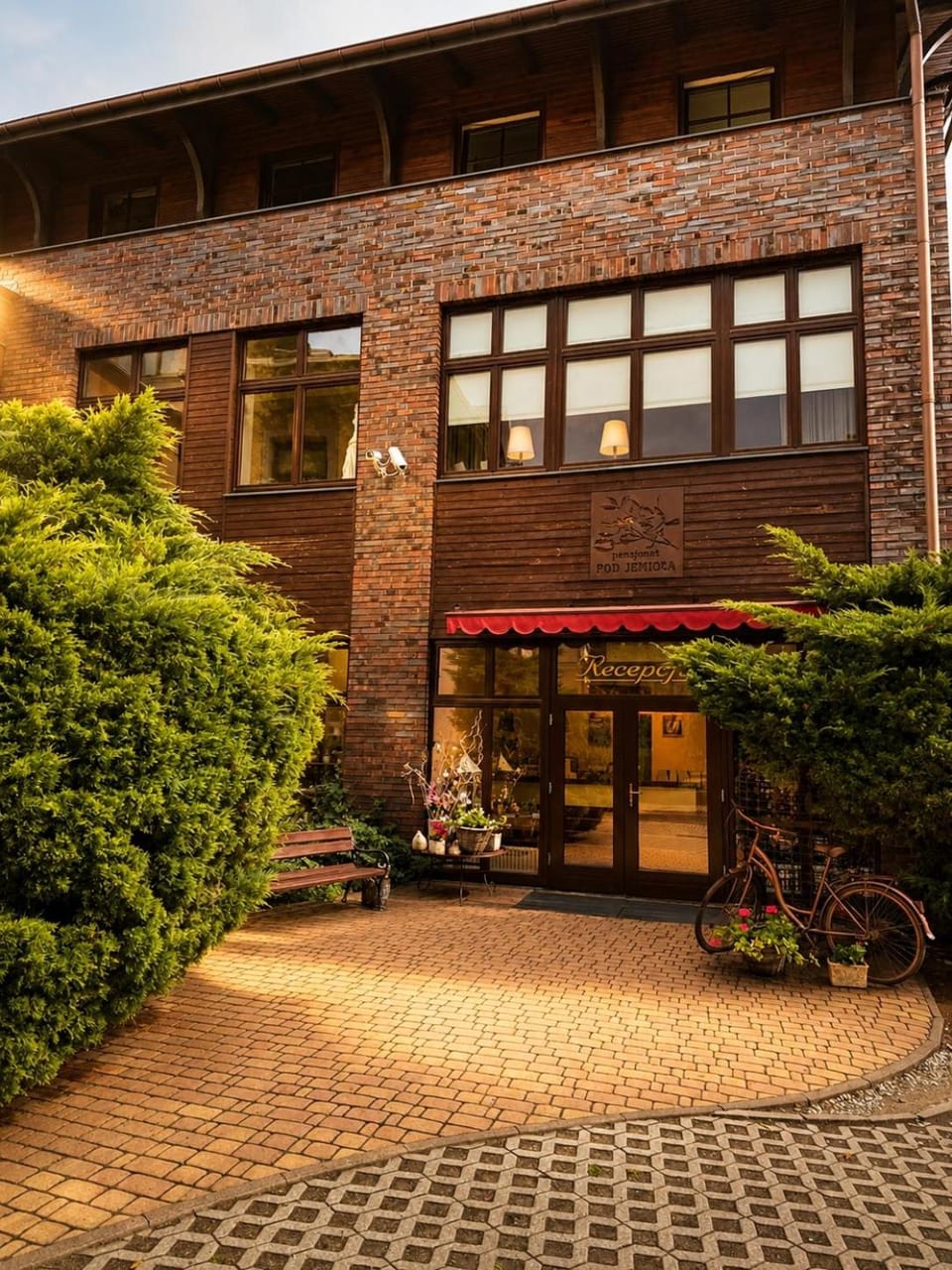 Facade/entrance