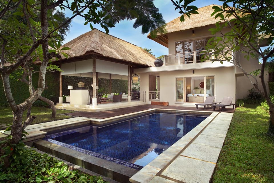Property building, Patio, Day, Garden, Garden view, Pool view, Swimming pool, Swimming pool, sunbed