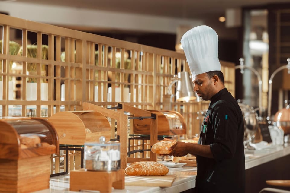 Staff, Restaurant/places to eat, Food and drinks, Food, Breakfast