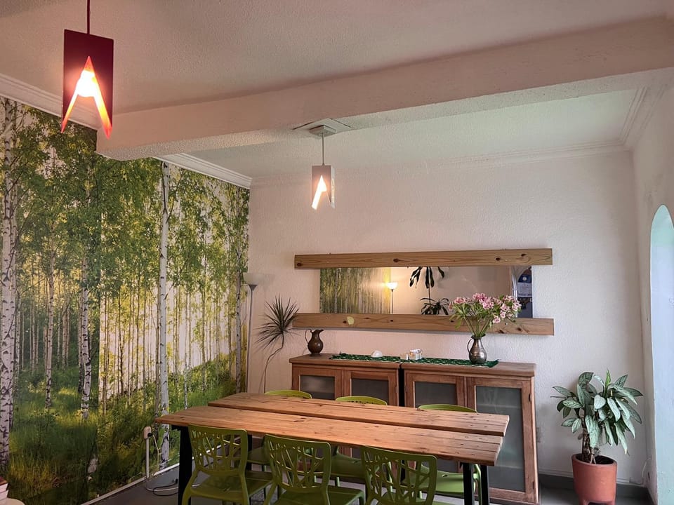 Seating area, Dining area