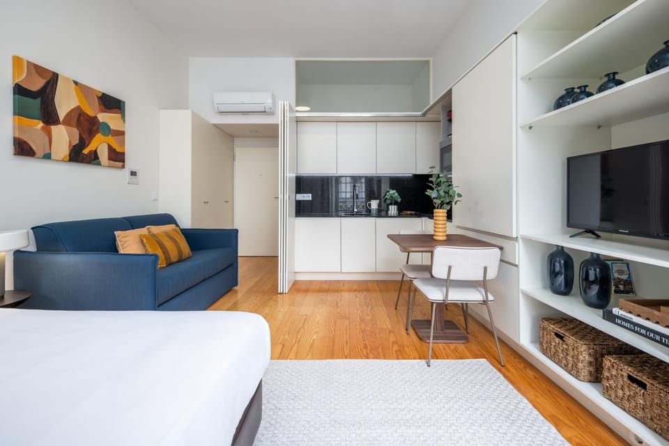 Kitchen or kitchenette, Dining area, air conditioner