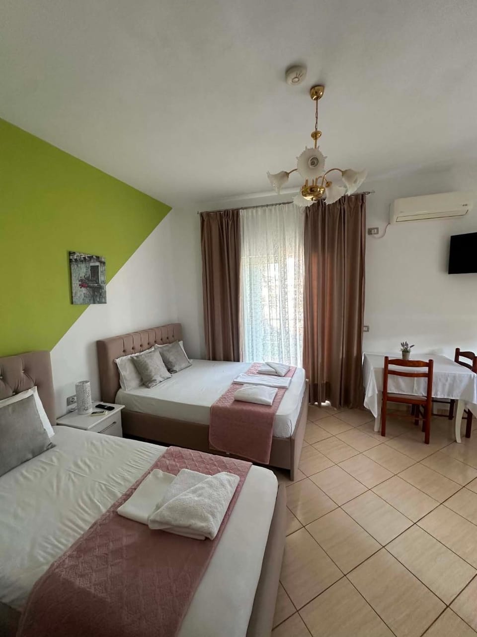 Oliver Studios Inn in Ksamil