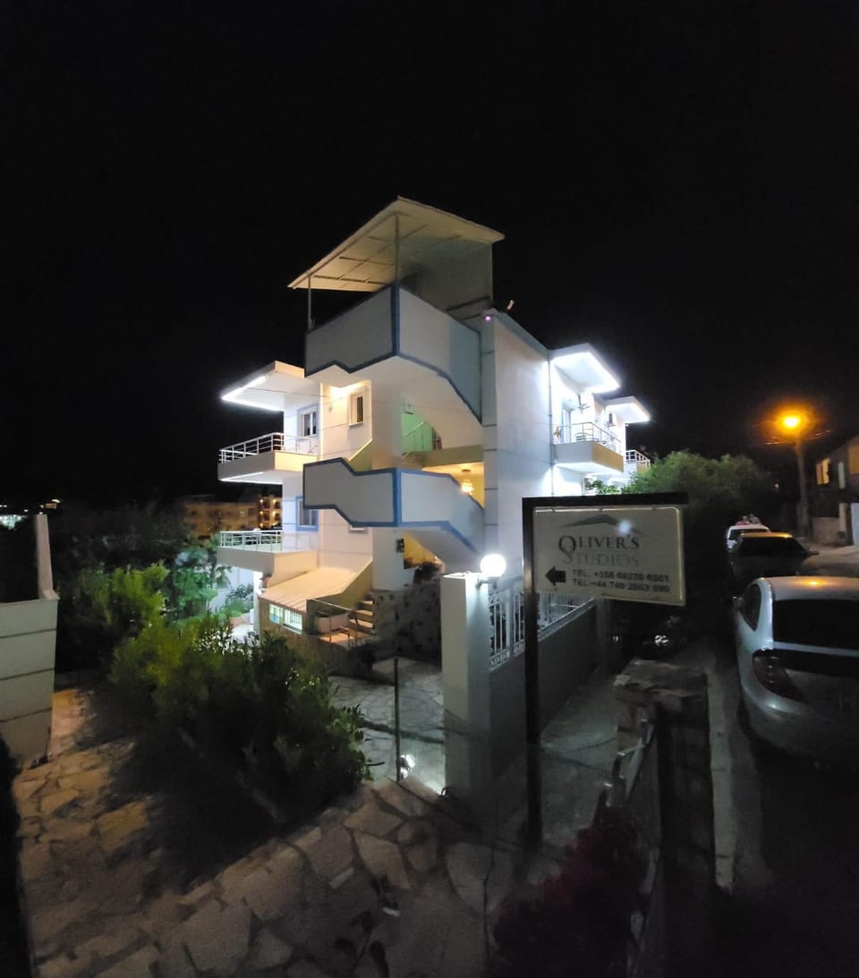 Oliver Studios Inn in Ksamil