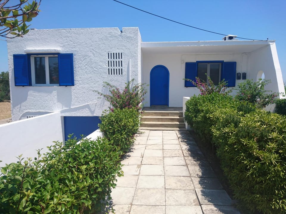 Facade/entrance, Garden, Balcony/Terrace