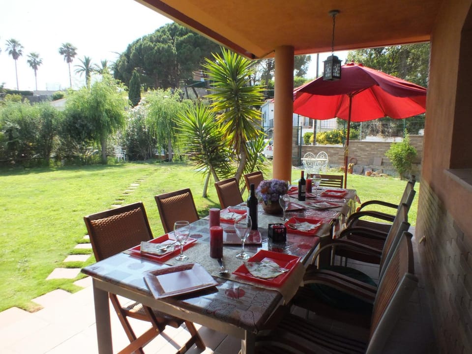 Patio, Restaurant/places to eat, Dining area