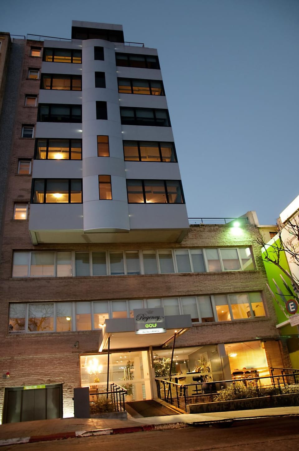 Facade/entrance