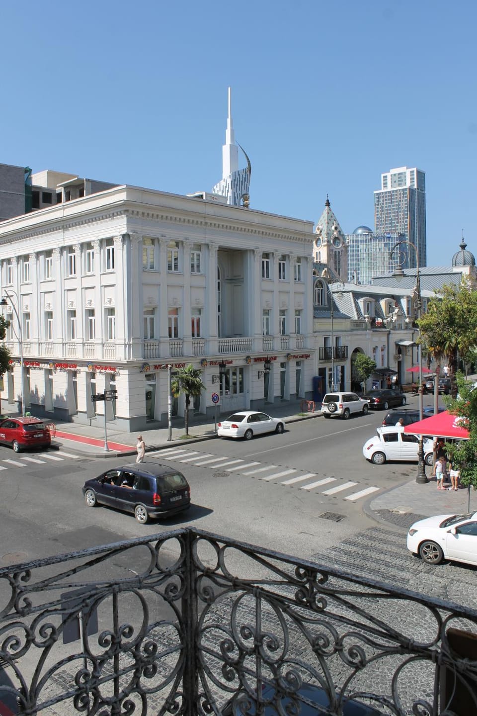 View (from property/room), Balcony/Terrace, City view, Street view