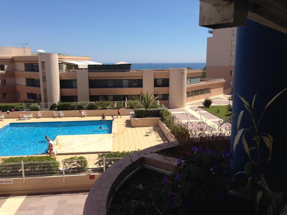 Pool view, Sea view
