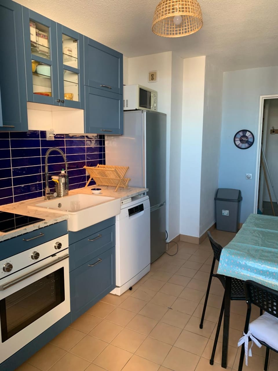 Kitchen or kitchenette, Dining area, dishwasher, stove