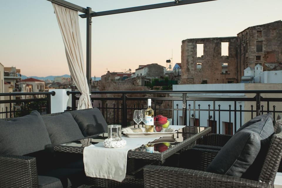 Patio, Balcony/Terrace, Balcony/Terrace, Seating area, City view, Landmark view