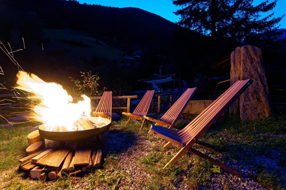 Night, Natural landscape, Summer, BBQ facilities, Garden, Mountain view, sunbed