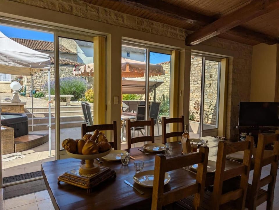 Les Quatre Saisons House in Nouvelle-Aquitaine