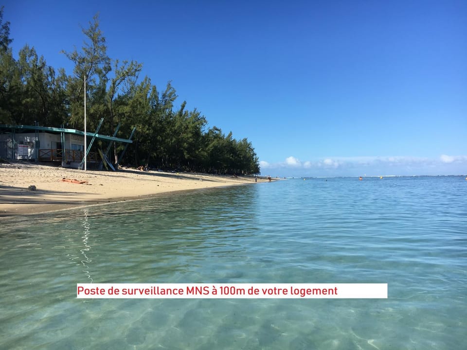 Restaurant/places to eat, Natural landscape, Fitness centre/facilities, Other, Beach, Area and facilities, Supermarket/grocery shop