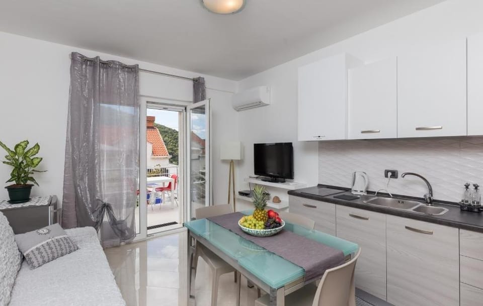 Kitchen or kitchenette, Living room, Dining area