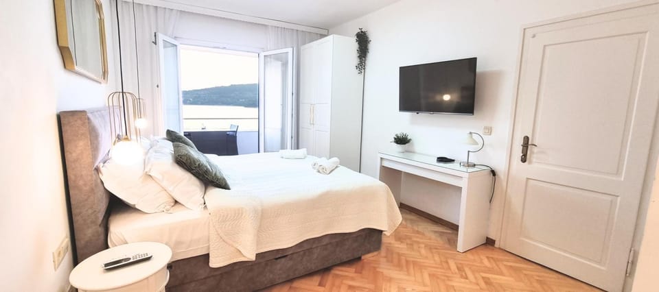 Apartments Antonio Apartment in Tisno