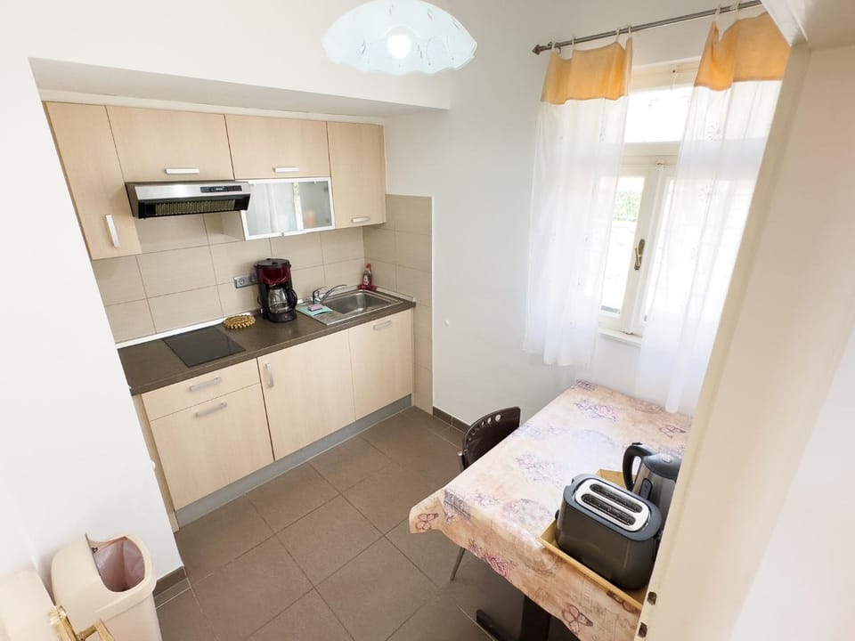 Apartments Antonio Apartment in Tisno