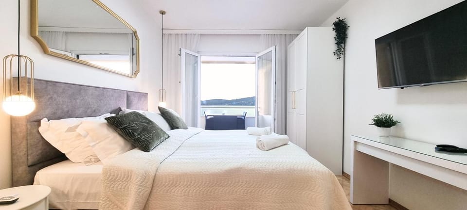 Apartments Antonio Apartment in Tisno