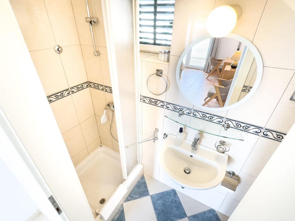 Apartments Antonio Apartment in Tisno