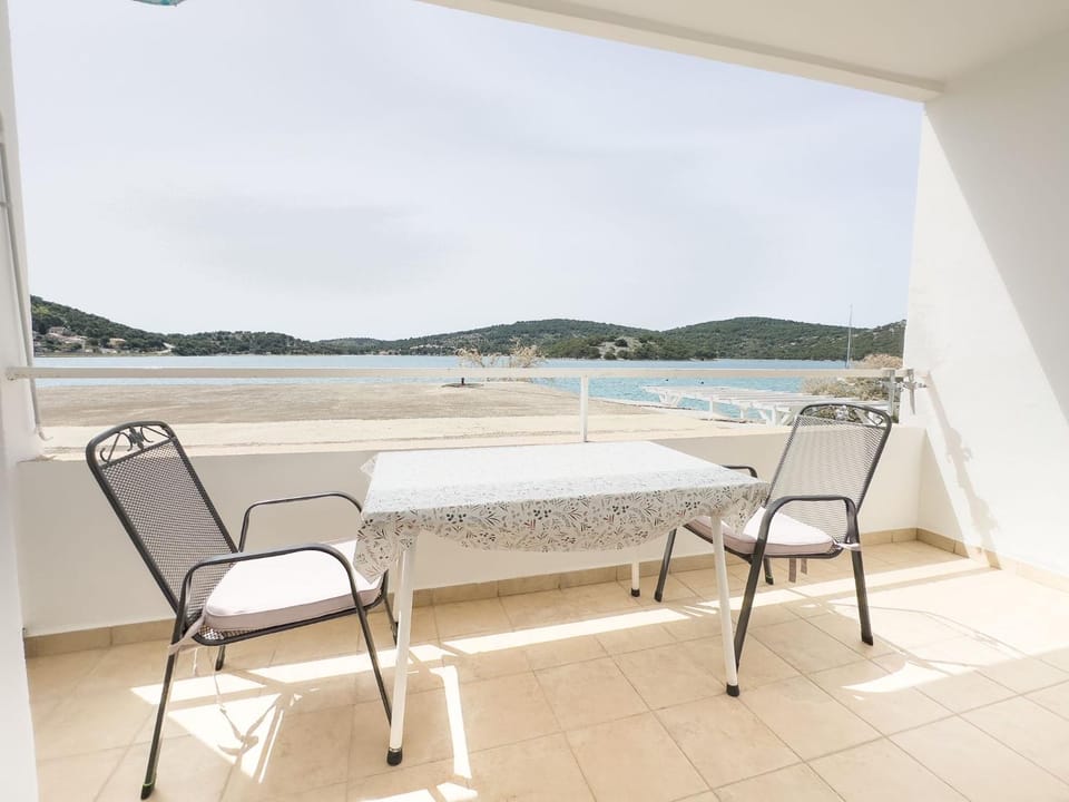 Apartments Antonio Apartment in Tisno