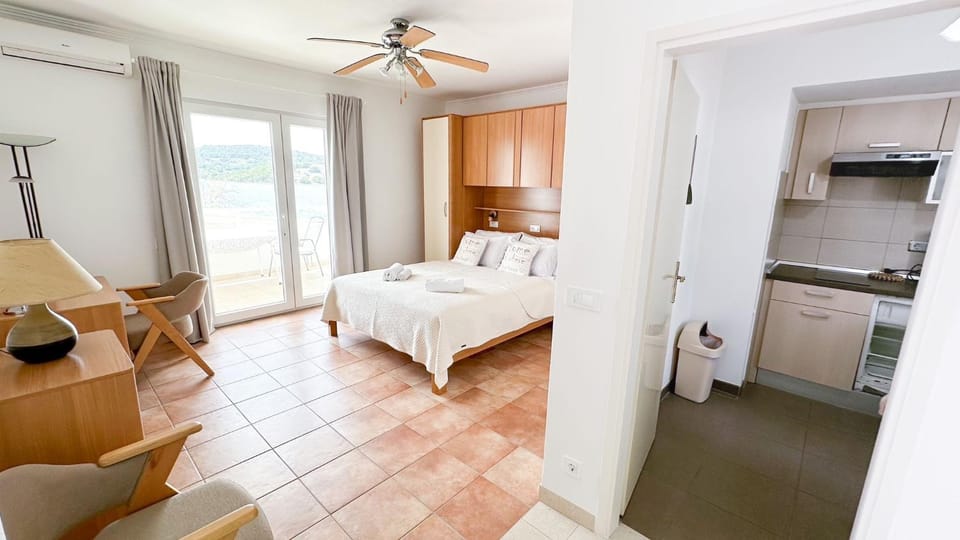 Apartments Antonio Apartment in Tisno