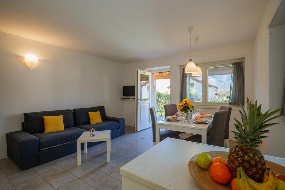 Residence Girasole Casa Rossa A Apartment hotel in Colico