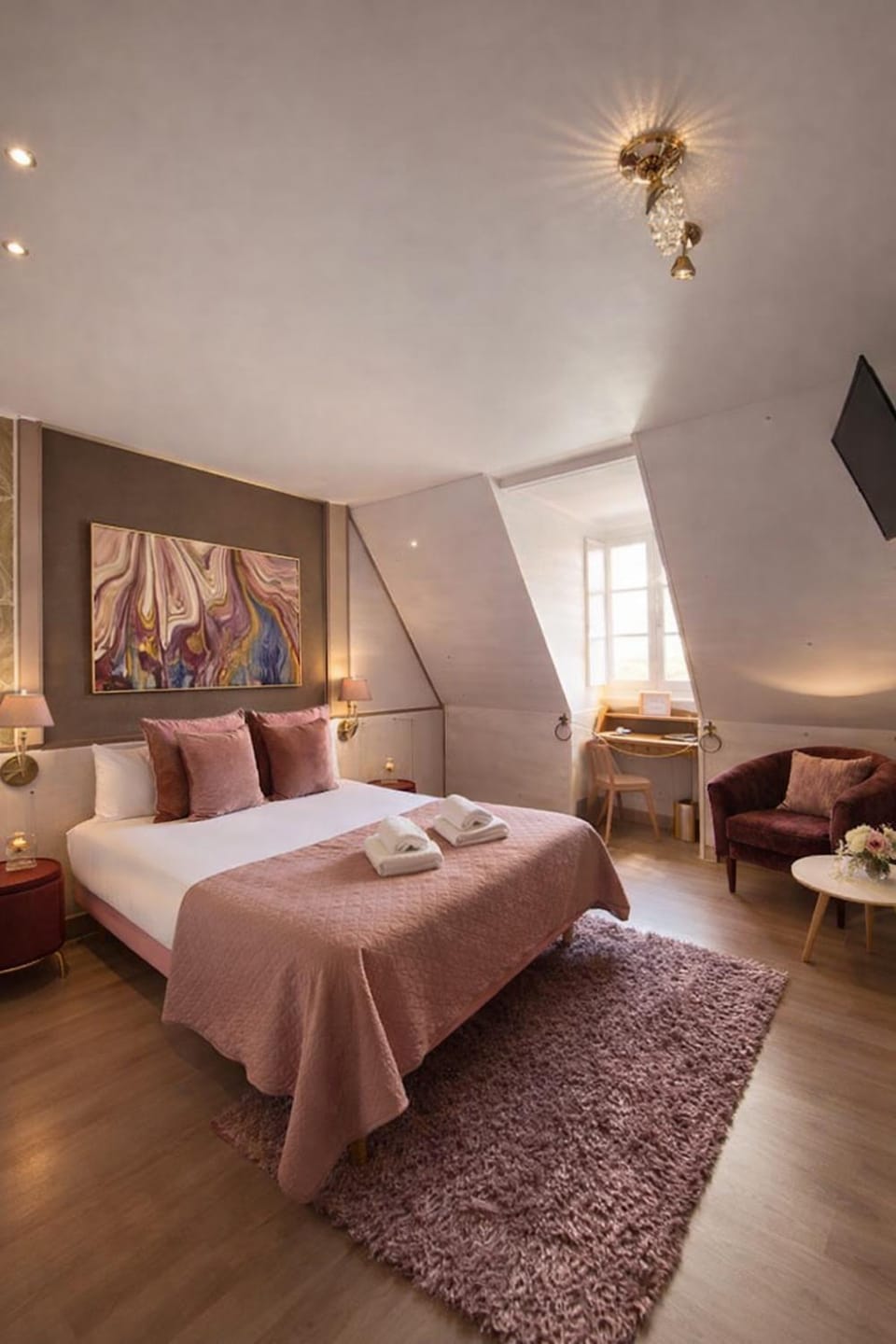 Bed, TV and multimedia, Photo of the whole room, Bedroom, towels