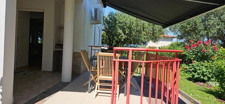 Property building, Balcony/Terrace, Balcony/Terrace