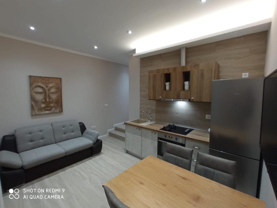 TV and multimedia, Kitchen or kitchenette, Living room, Seating area, Dining area