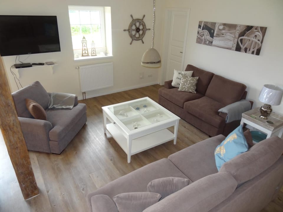 Living room, Photo of the whole room