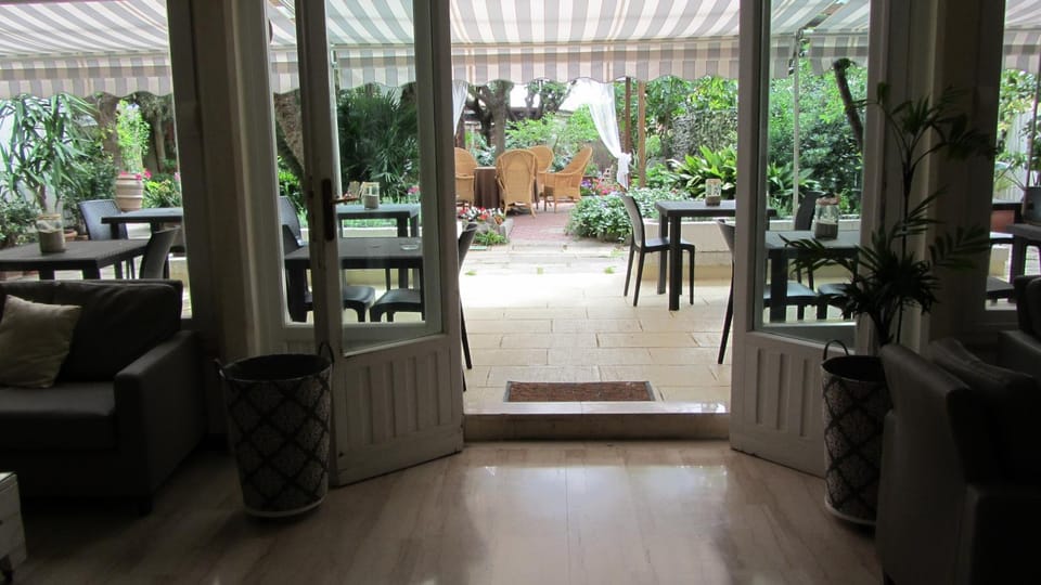 Patio, Restaurant/places to eat, Garden, Garden view