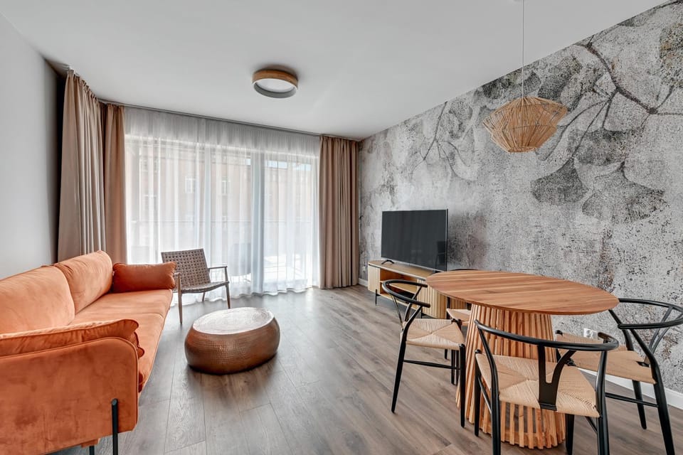 TV and multimedia, Seating area, Dining area
