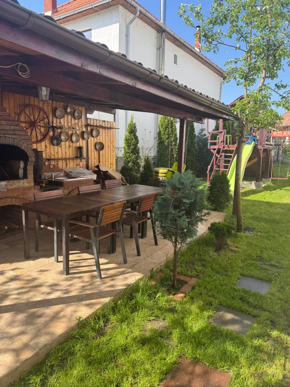 Pensiunea Casa Rica Calimanesti Caciulata Bed and Breakfast in Romania