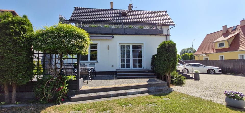 Property building, Neighbourhood, Parking