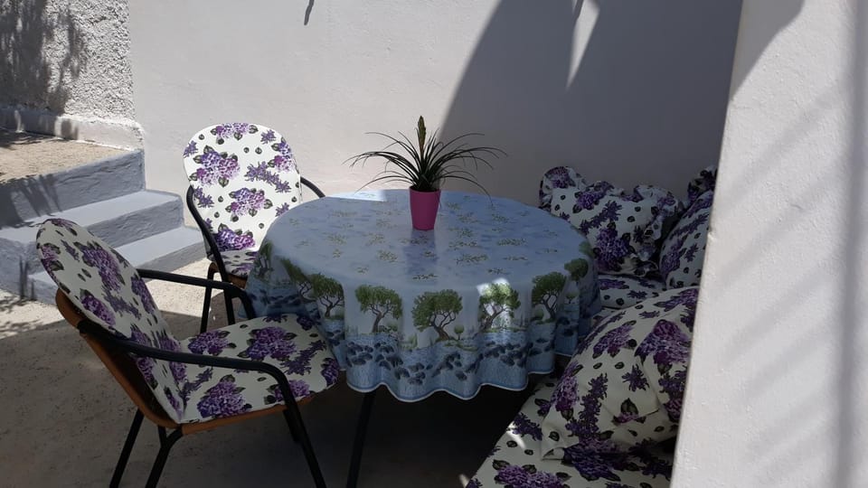 Mini apartment Petra - rooms Purple & Green with kitchen and garden Apartment in Dubrovnik